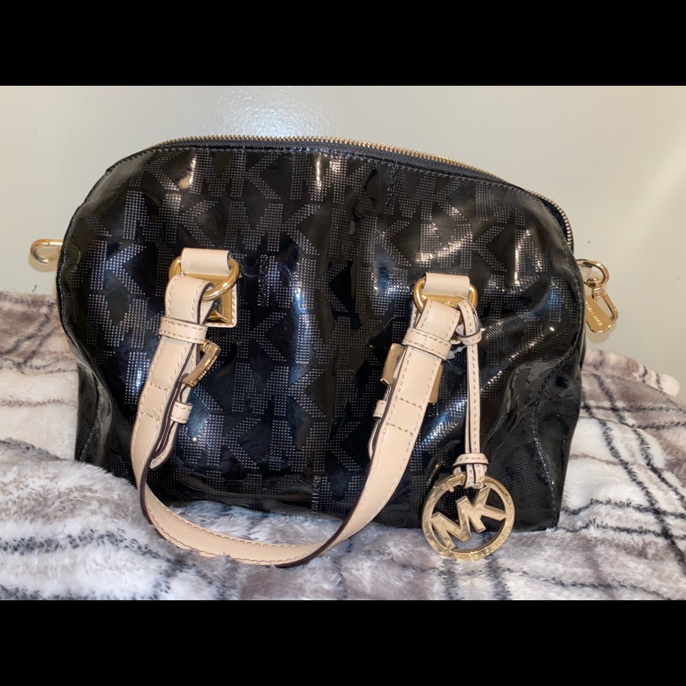 Black Michael Kors Hand Bag